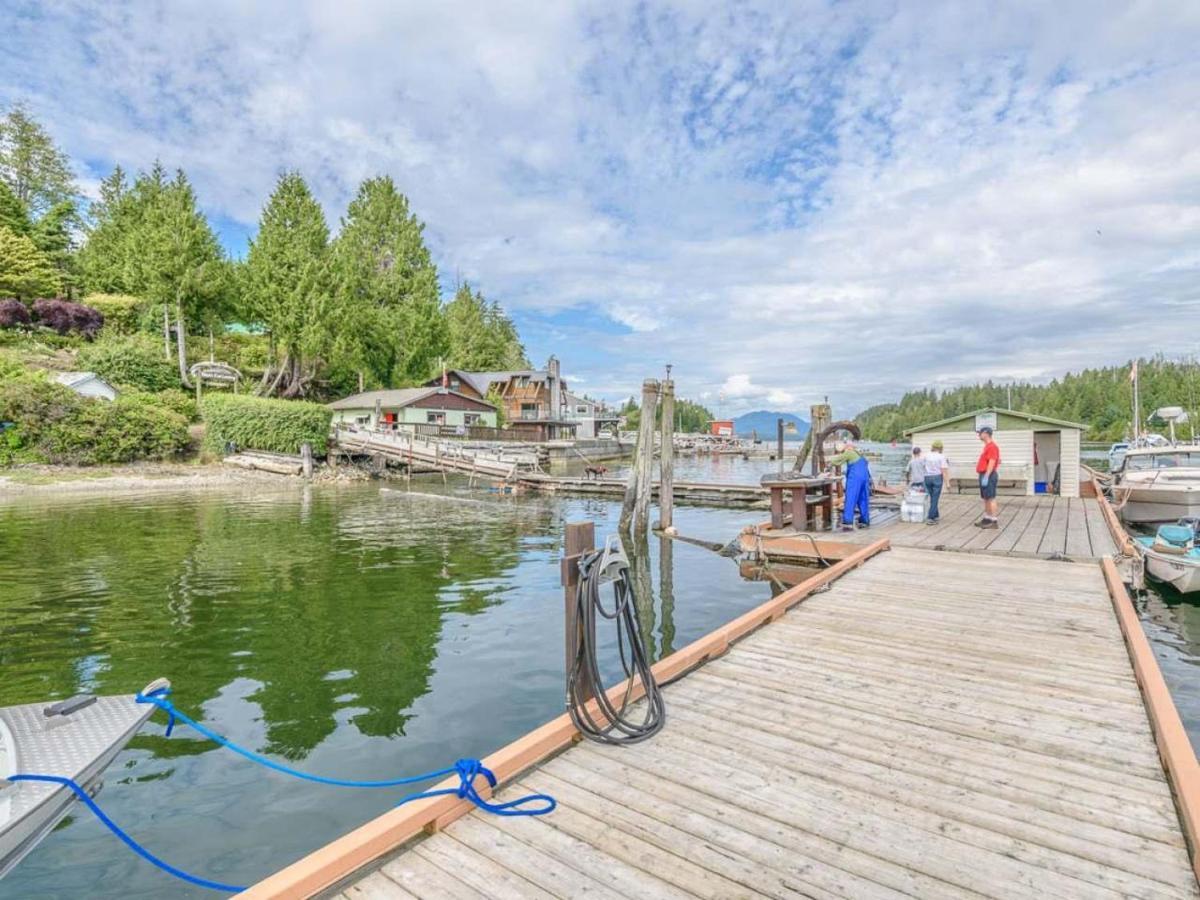 Woods End Landing Hotel Bamfield Eksteriør billede