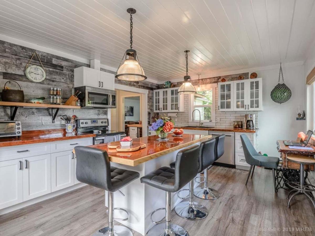 Woods End Landing Hotel Bamfield Eksteriør billede