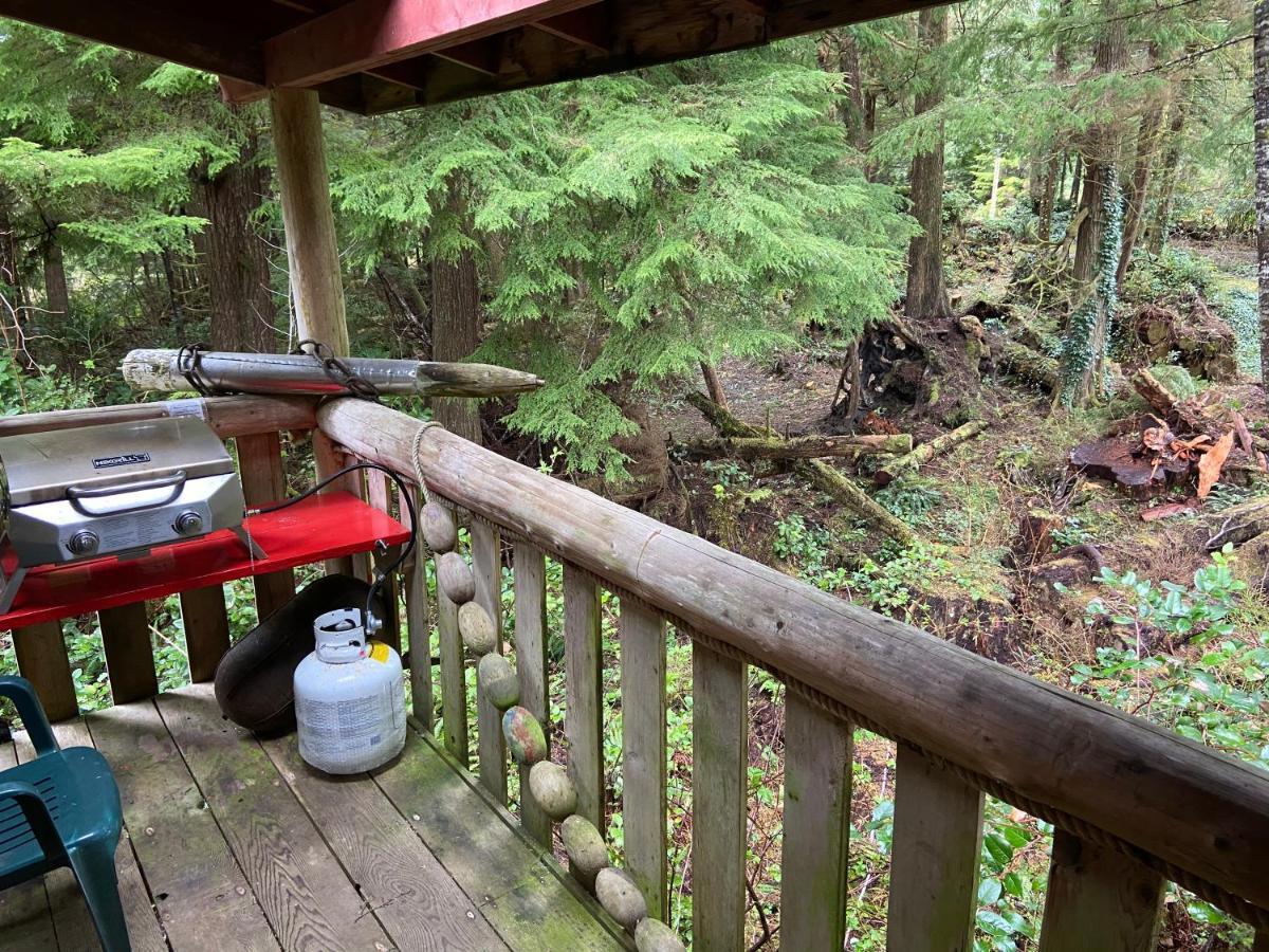 Woods End Landing Hotel Bamfield Eksteriør billede
