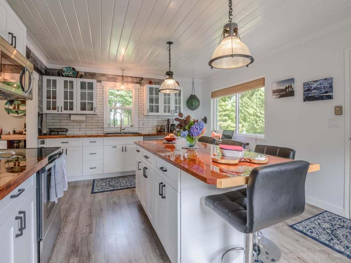 Woods End Landing Hotel Bamfield Eksteriør billede