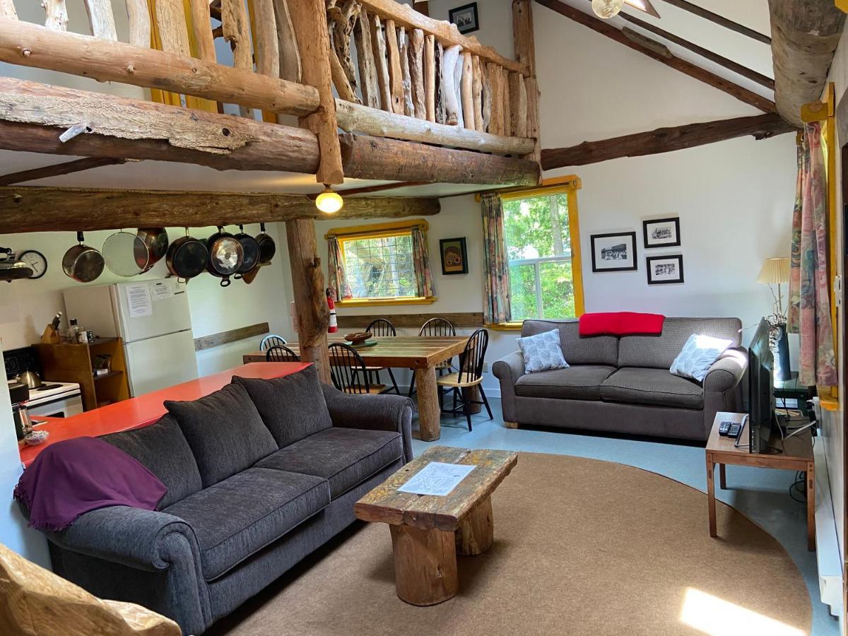 Woods End Landing Hotel Bamfield Eksteriør billede