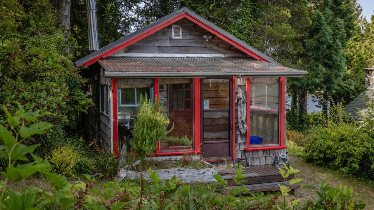 Woods End Landing Hotel Bamfield Eksteriør billede